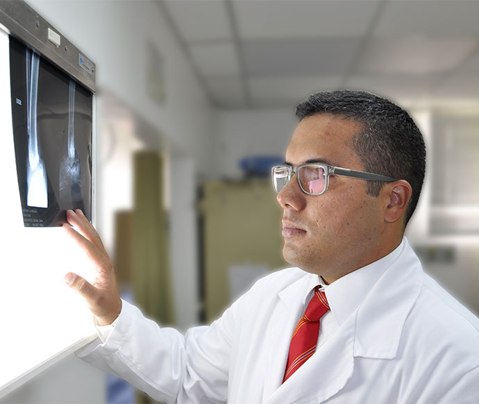 Dr. Andrés Delgado Ghersi